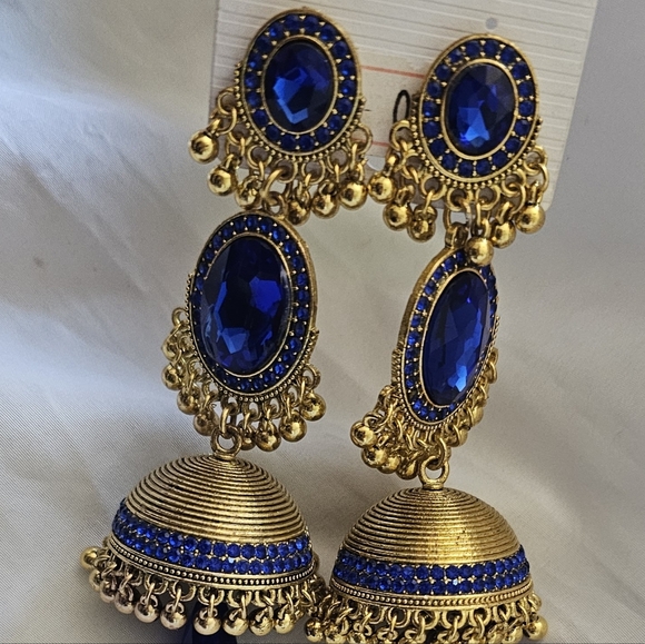 Earrings - Picture 10 of 11